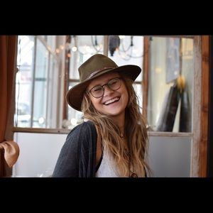 Meet your Posher, Ruth(ie) 🌞💓🤪✨🌝